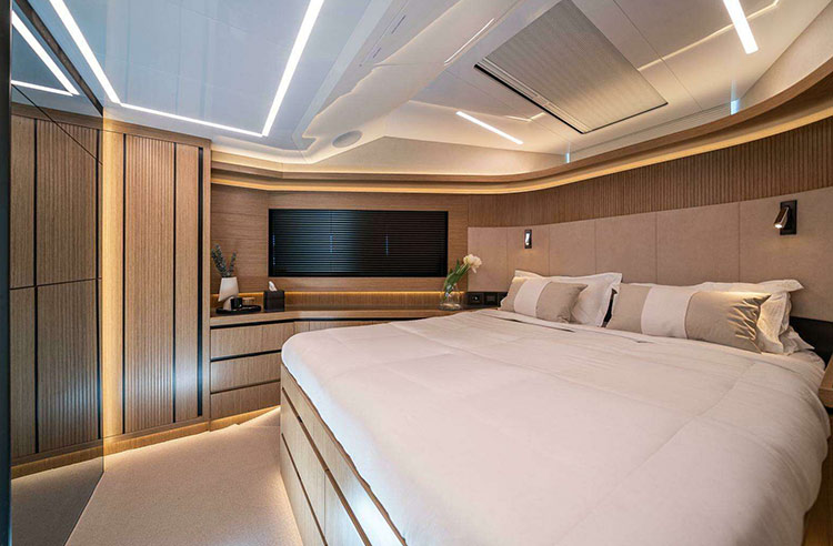 spacious-interior-cabins-fort-lauderdale-yacht-charter-img-2