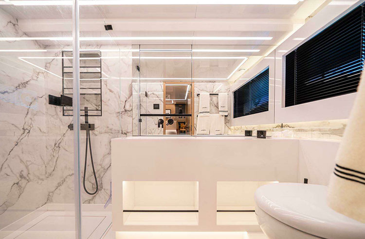 spacious-interior-cabins-fort-lauderdale-yacht-charter-img4